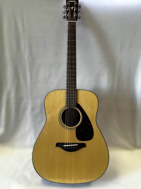 Yamaha FG800 front